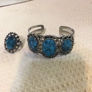 Turquoise Bracelet w ring - silver  priced to sell
